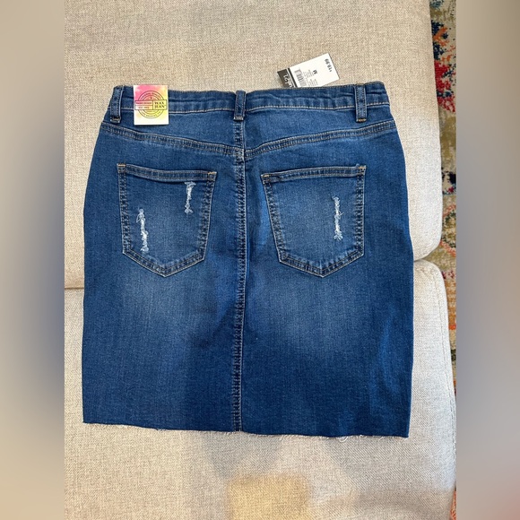 Jean skirt super cute and great length! - Picture 2 of 3